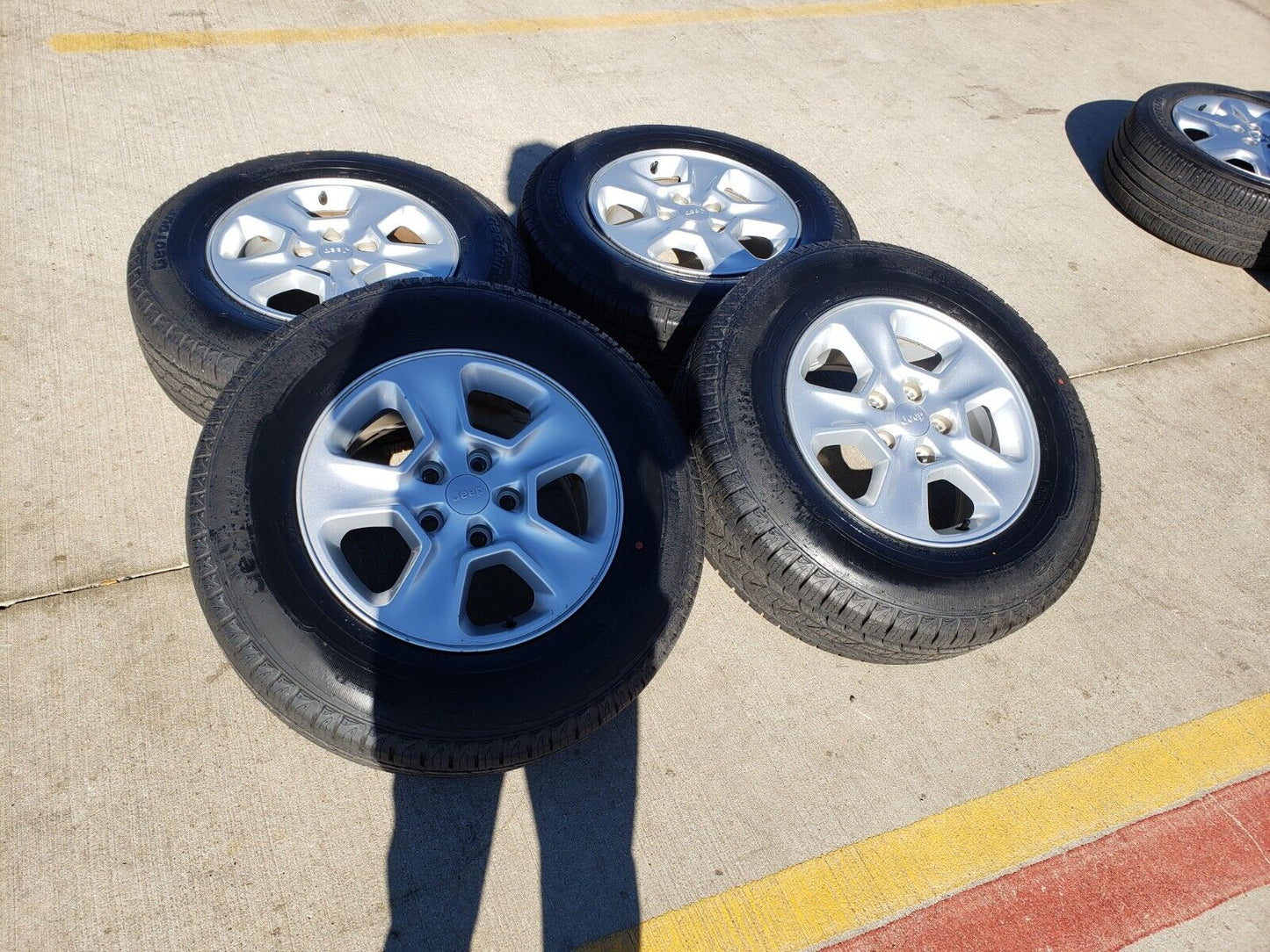 17" Jeep Grand Cherokee OEM wheels rims 9135 tires