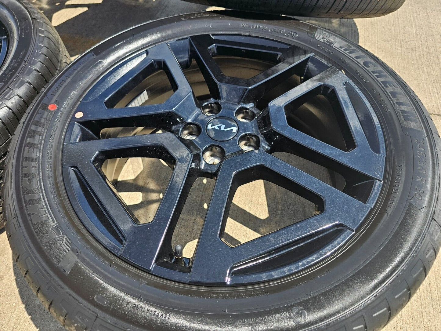 20" Kia Telluride Prestige X-PRO OEM wheels rims 74721 Sedona 2023 2024 2025 NEW