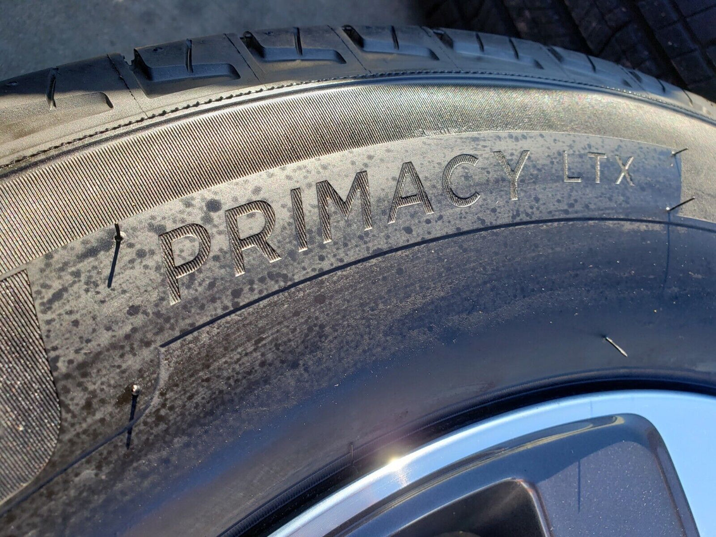 18" Jeep Grand Cherokee L OEM wheels rims 9308 Durango tires MICHELIN