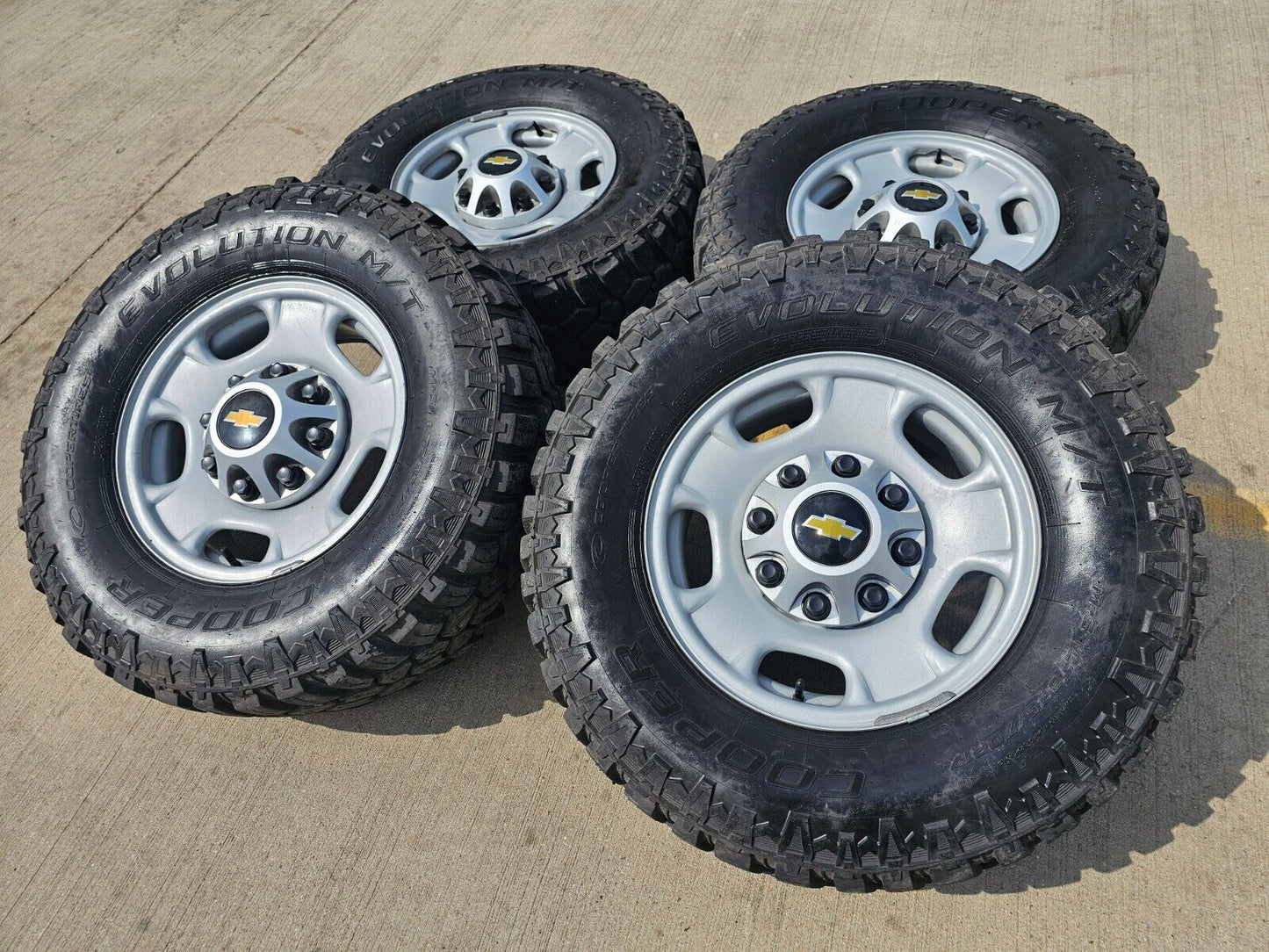 17" Chevy Silverado GMC Sierra 2500 OEM 8095 wheels rims 33" M/T