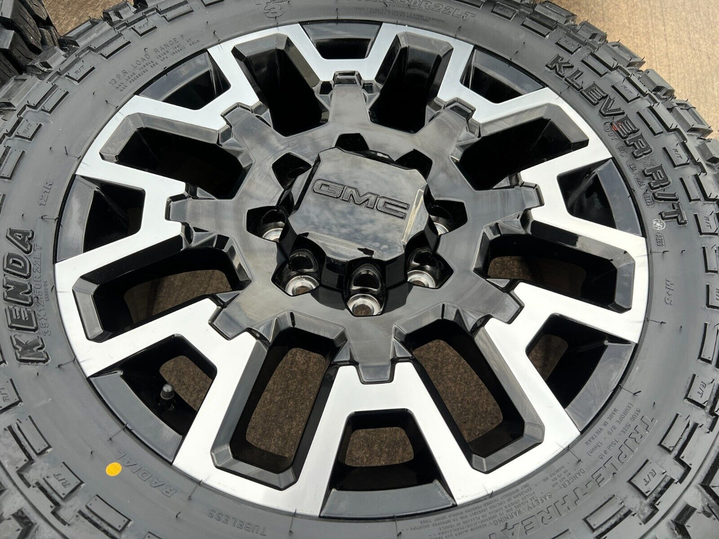 22" Chevy Silverado GMC Sierra 2500 OEM wheels rims 2024 2025 NEW R/T 35" tires