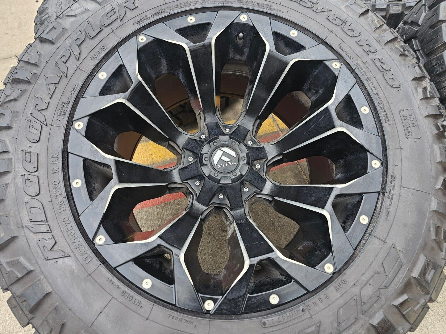 20x12 Fuel D546 Assault Chevy Silverado Ford F-150 RAM wheels rims 6x139 6x135