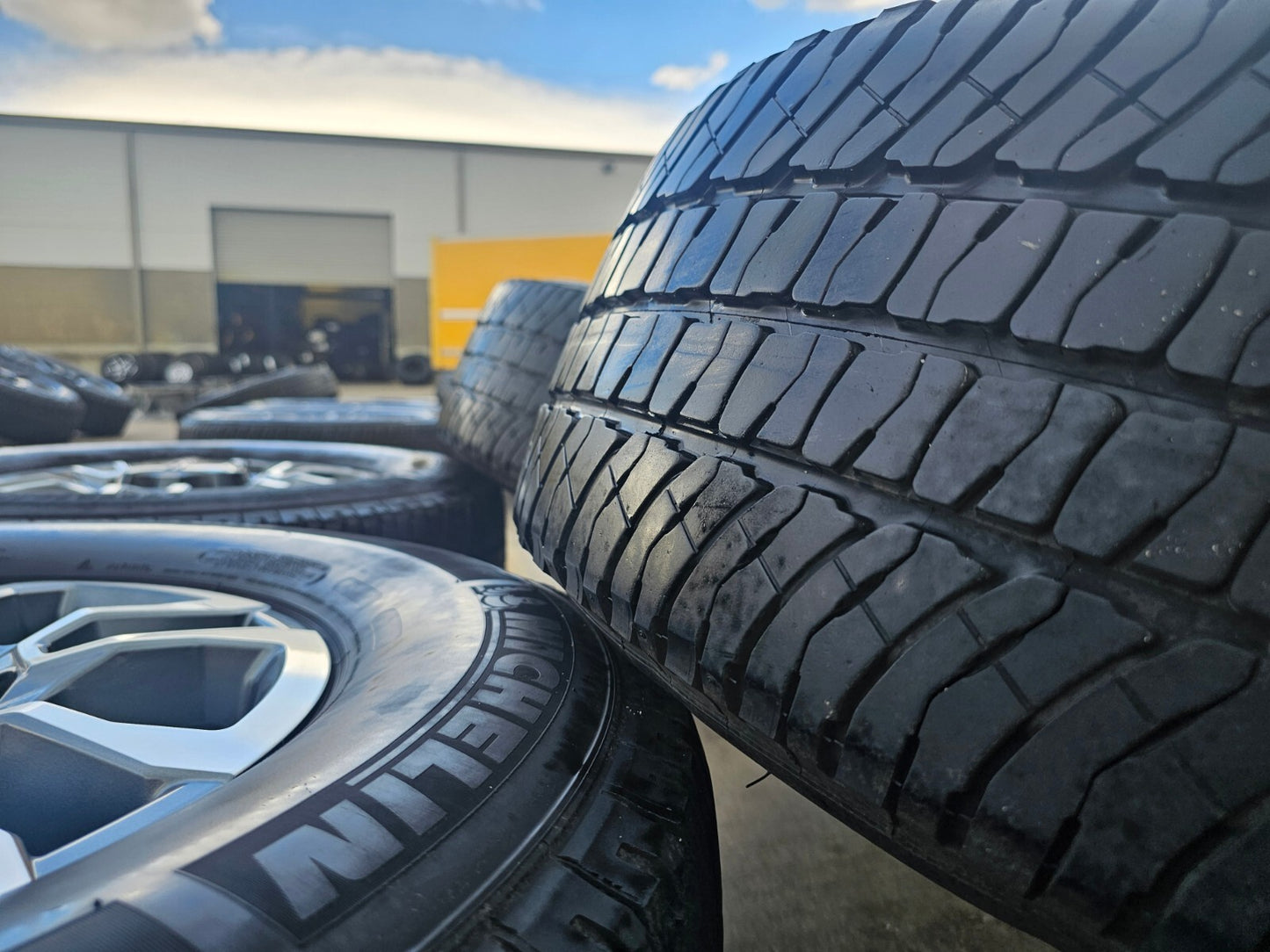 18" GMC Sierra AT4X Chevy Silverado 2500 3500 OEM 5949 wheels rims MICHELIN