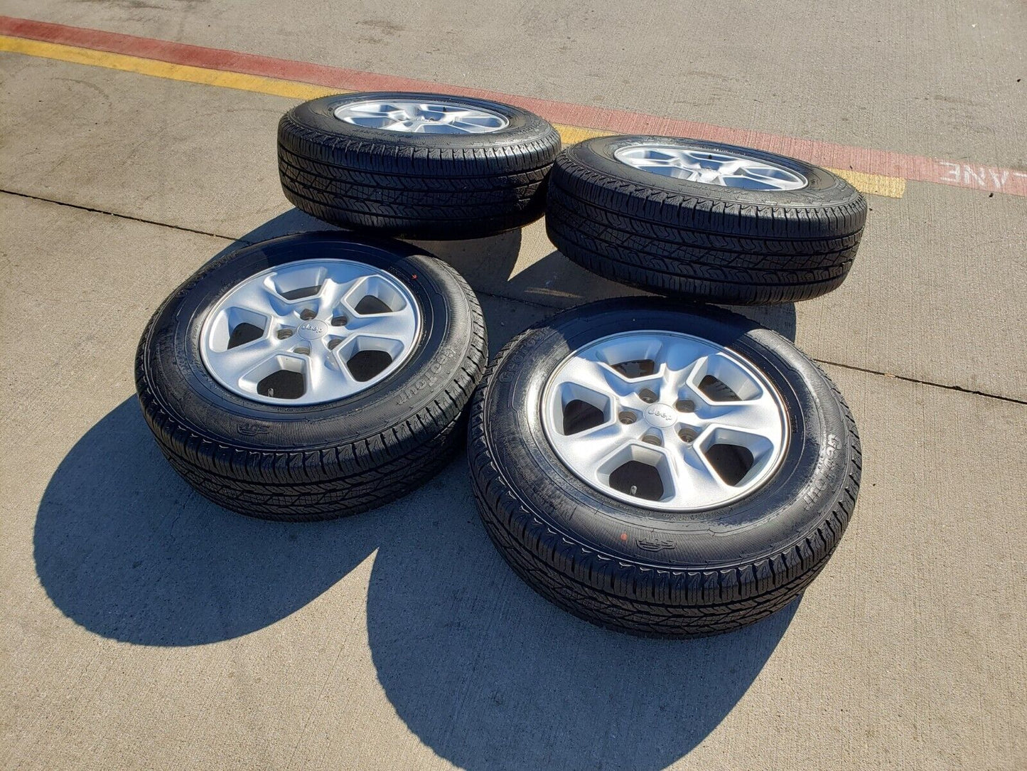 17" Jeep Grand Cherokee OEM wheels rims 9135 tires