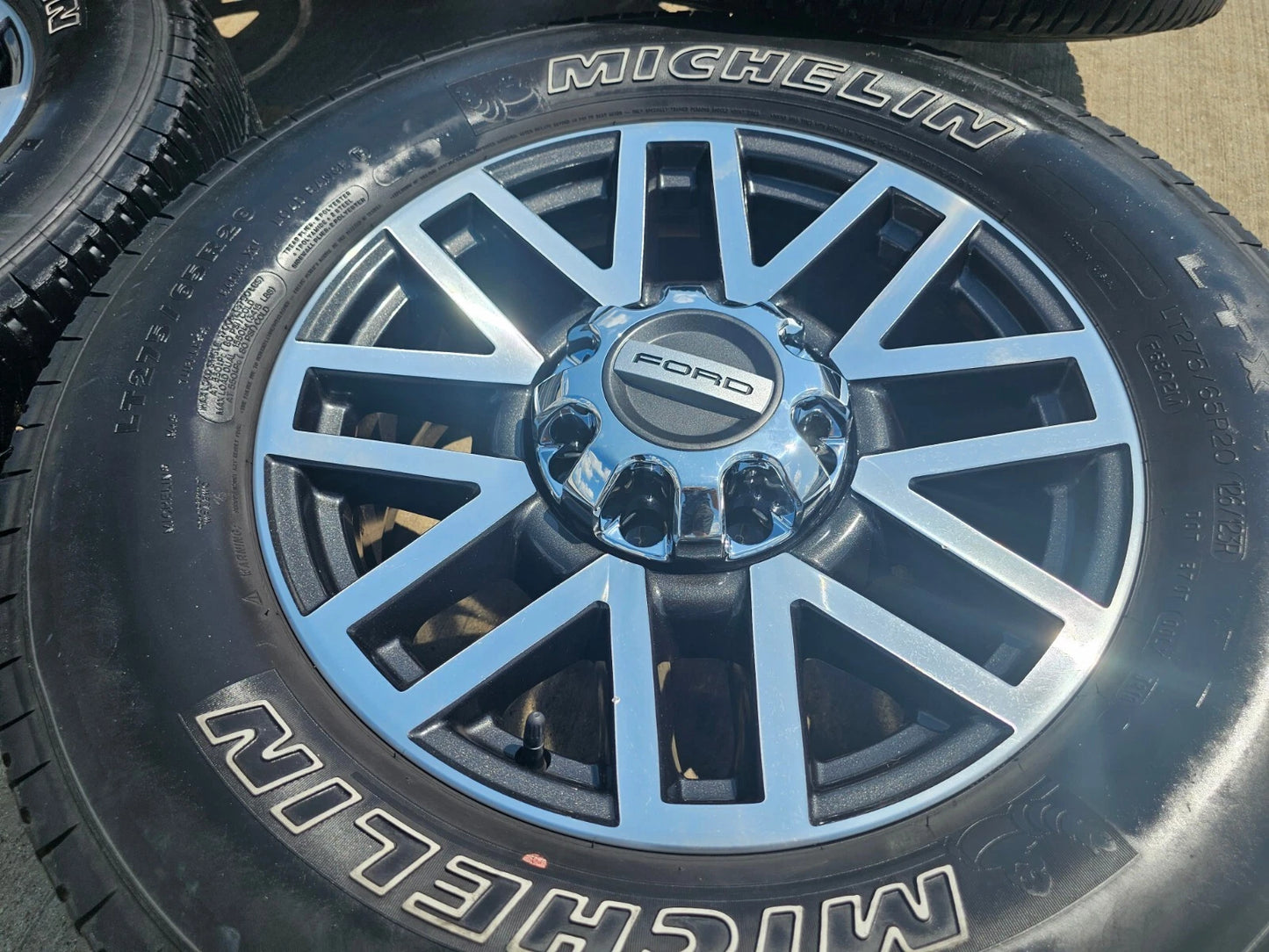20" Ford F-250 F-350 OEM 10104 LARIAT rims wheels tires