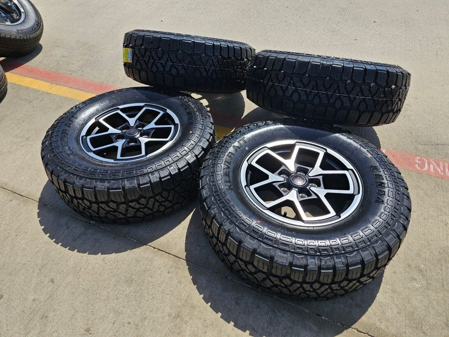 17" Jeep Wrangler Rubicon OEM wheels rims Gladiator tires KENDA 33" NEW