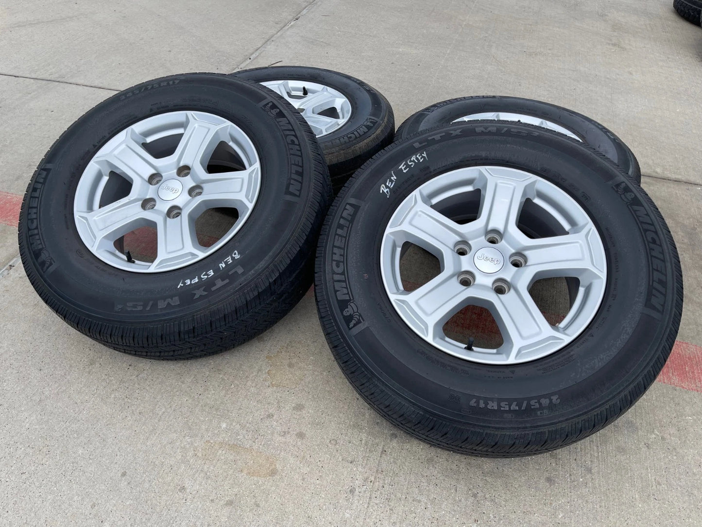 17" Jeep Wrangler Rubicon OEM wheels rims 9216 Gladiator tires MICHELIN