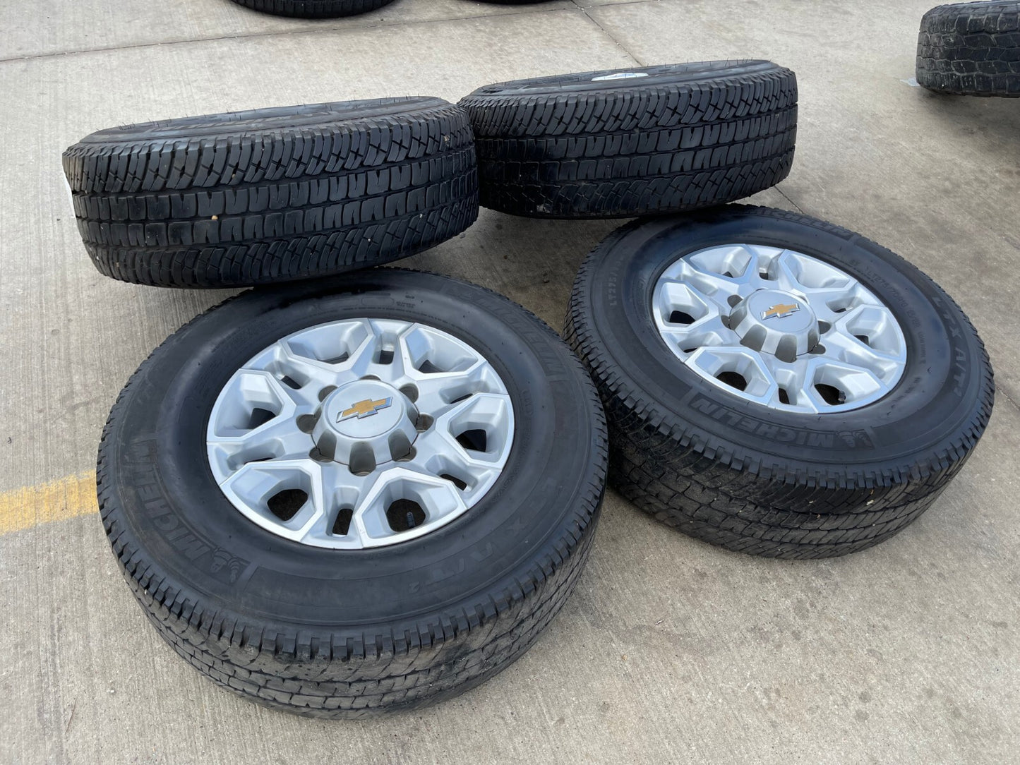 18" Chevy Silverado 2500 3500 OEM 5959 wheels rims MICHELIN LTX A/T2