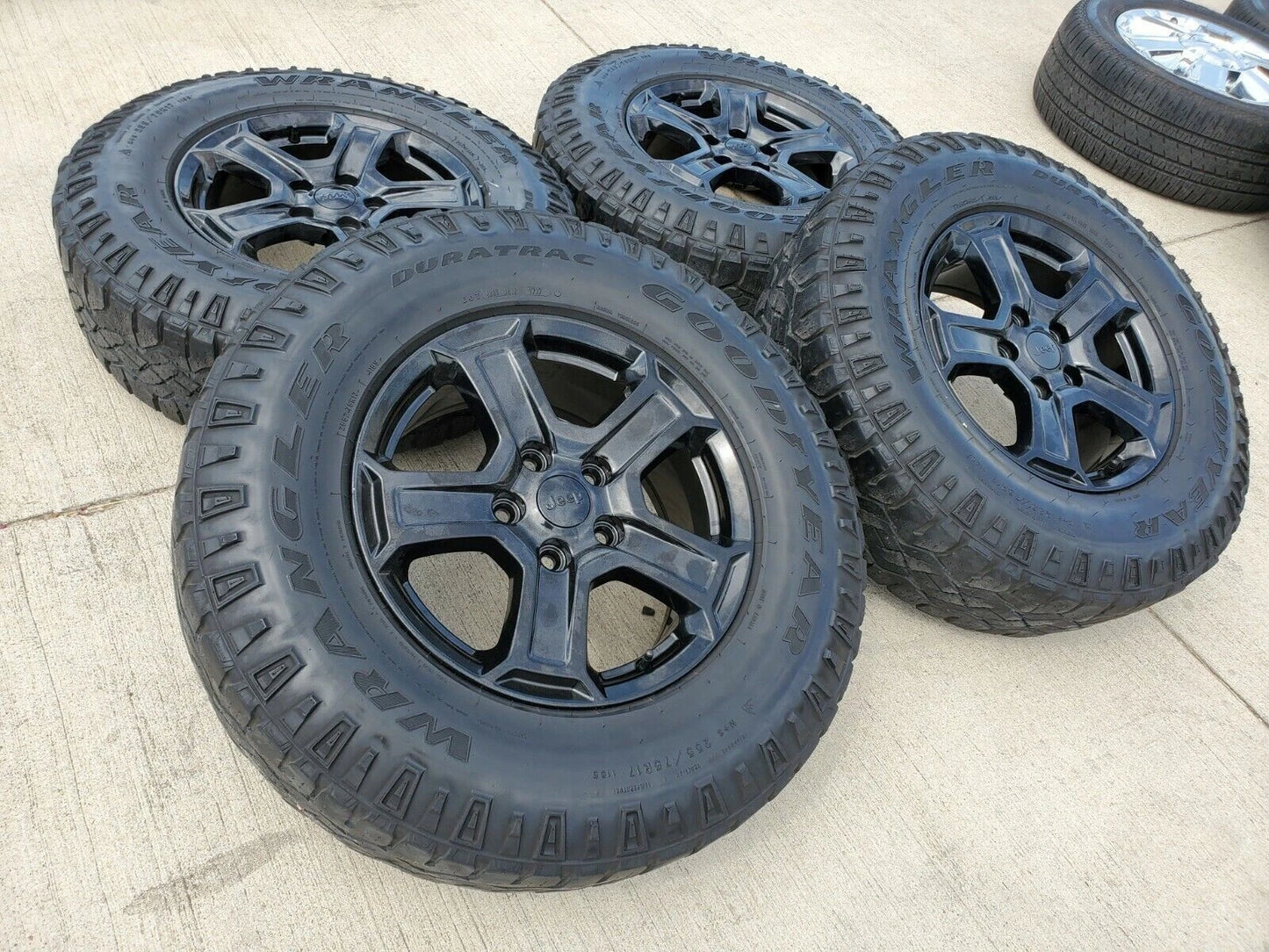 17" Jeep Gladiator Wrangler Rubicon OEM wheels rims 9216 DURATRAC