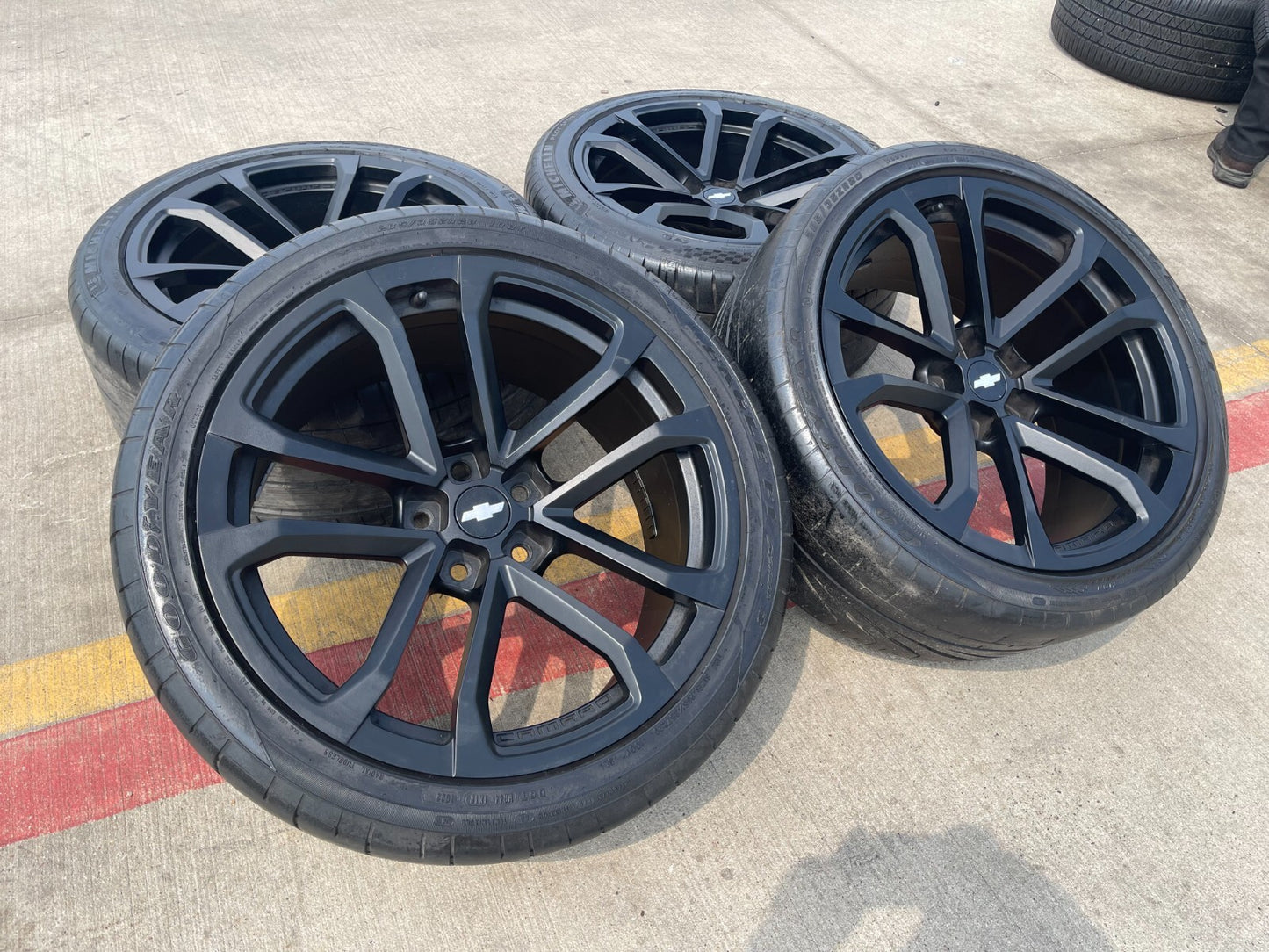 20" Chevy Camaro ZL1 OEM staggered wheels rims 5547 5548 tires