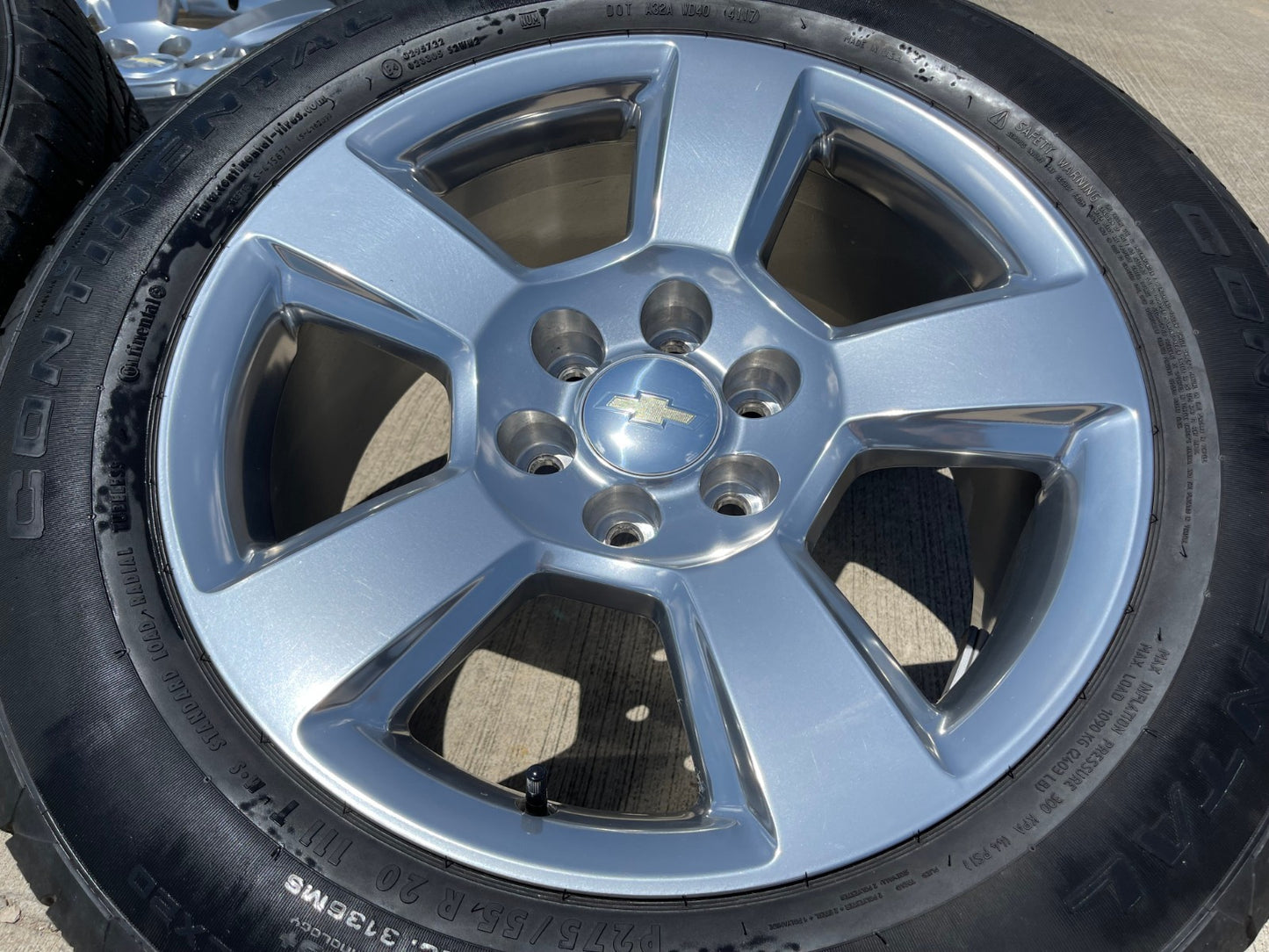 20" Chevy Silverado Tahoe Suburban OEM 5652 wheels rims tires CONTINENTAL