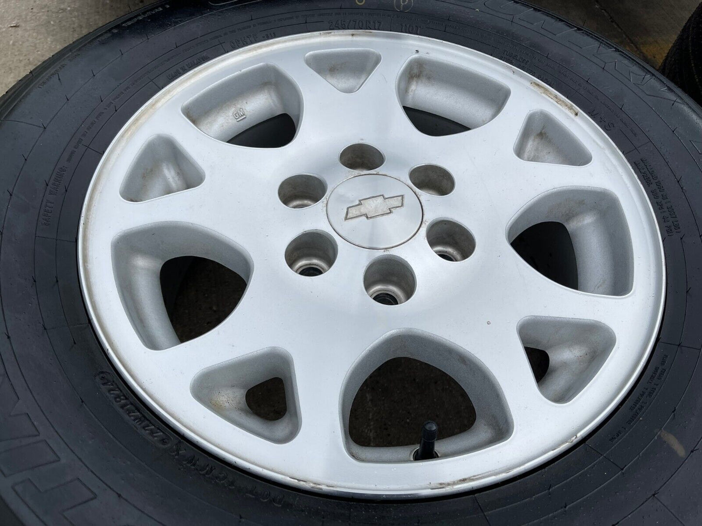 17" Chevy Silverado 1500 Tahoe Suburban Z71 OEM 5117 wheels rims tires