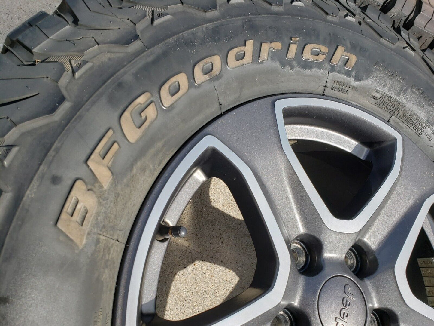 17" Jeep Wrangler Rubicon OEM wheels rims 9217 Gladiator 2020 2021 2022 2023 BFG