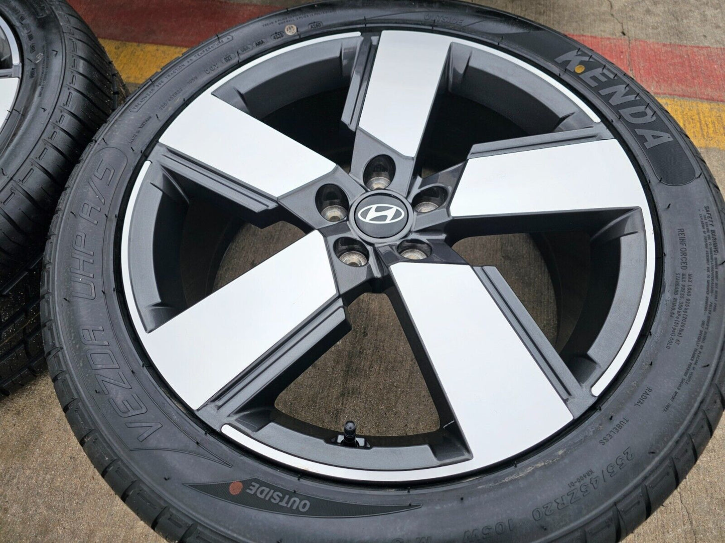 20" Hyundai Santa Fe OEM wheels rims tires 52910R6210 2018 2022 2023 2024 2025