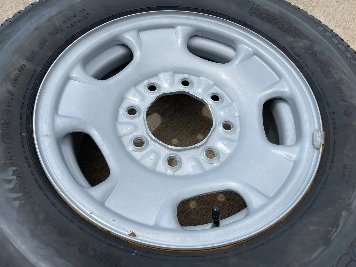 17" Chevy Silverado GMC Sierra 2500 OEM 8095 wheel rim MICHELIN LTX A/T2