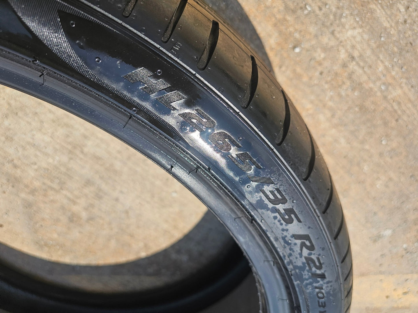 (1) 265/35/21 Pirelli P Zero tire Elect LM1 NEW take off!