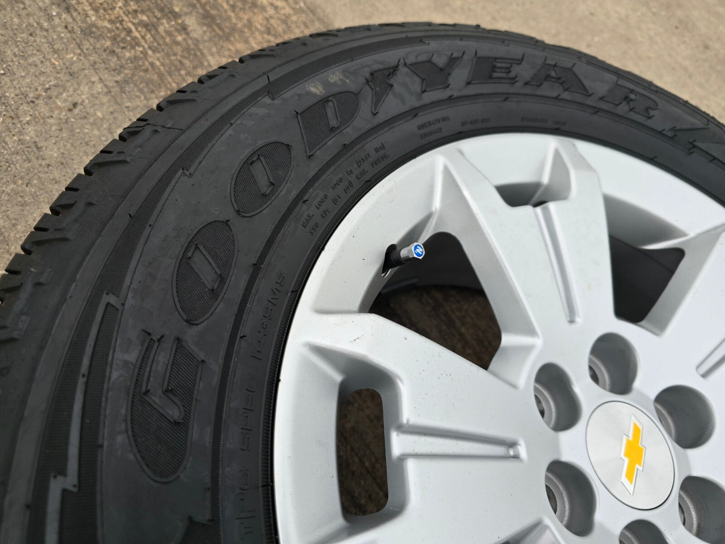 17" Chevy Colorado GMC Canyon OEM 5672 wheel rim tire 2019 2020 2021 2022 NEW