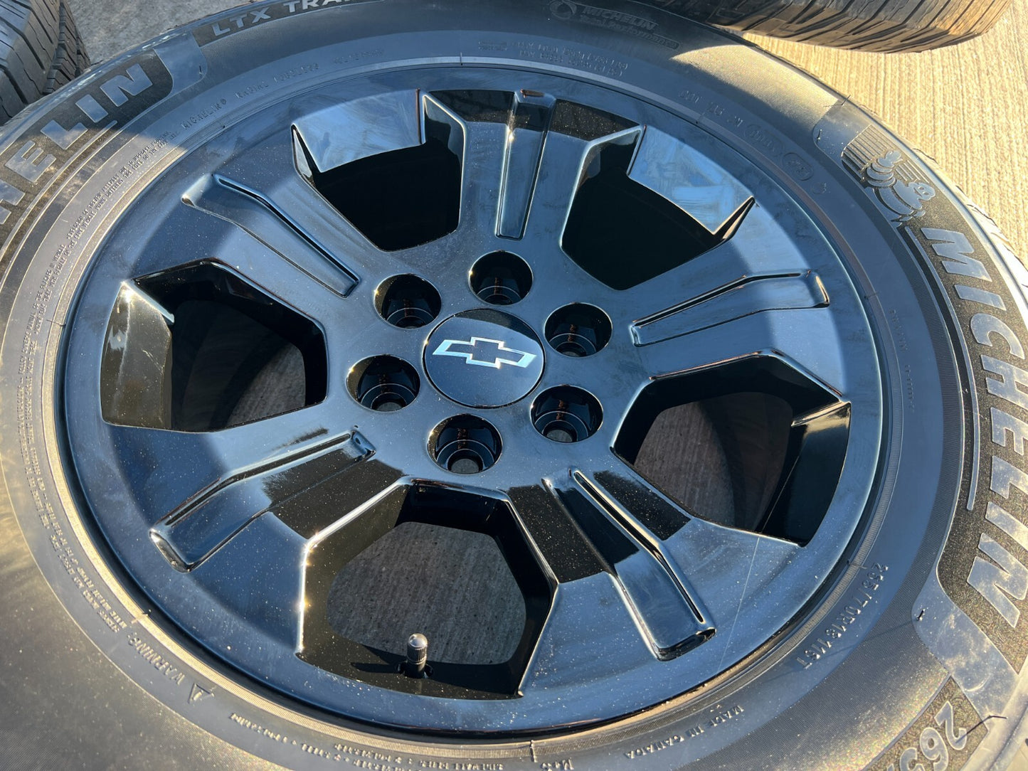 18" Chevy Tahoe Suburban Z71 OEM 5647 5753 wheels tires Silverado MICHELIN NEW
