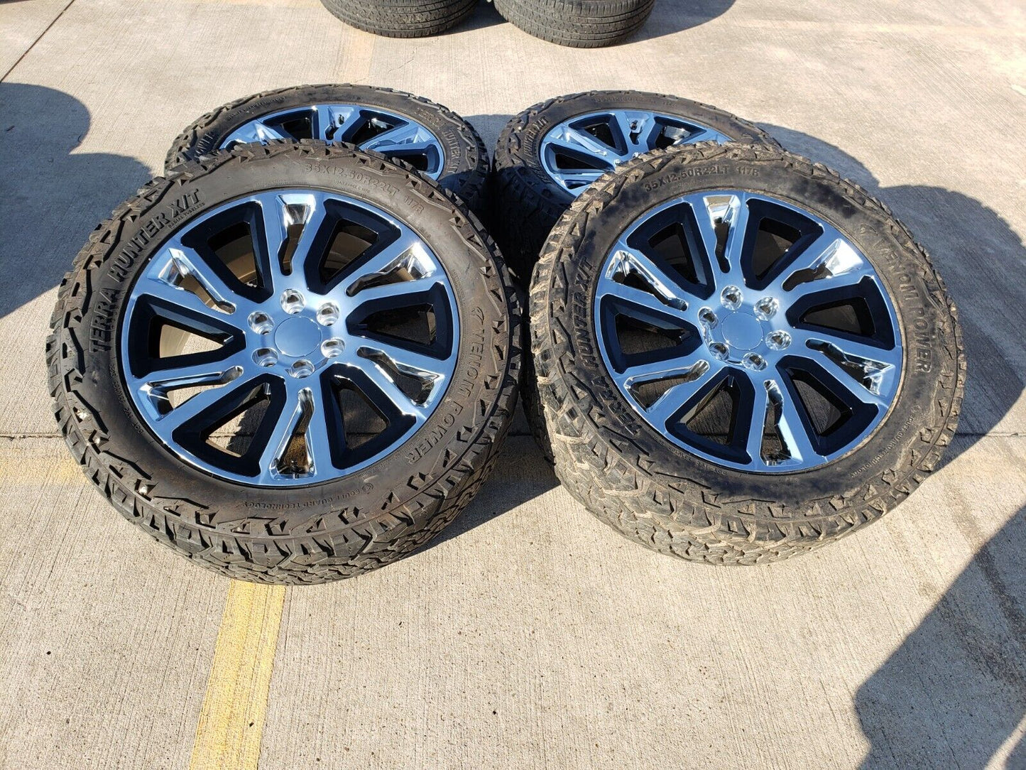 22" Chevy Tahoe Suburban OEM Replica 5907 5901 wheels rims Silverado 35" tires