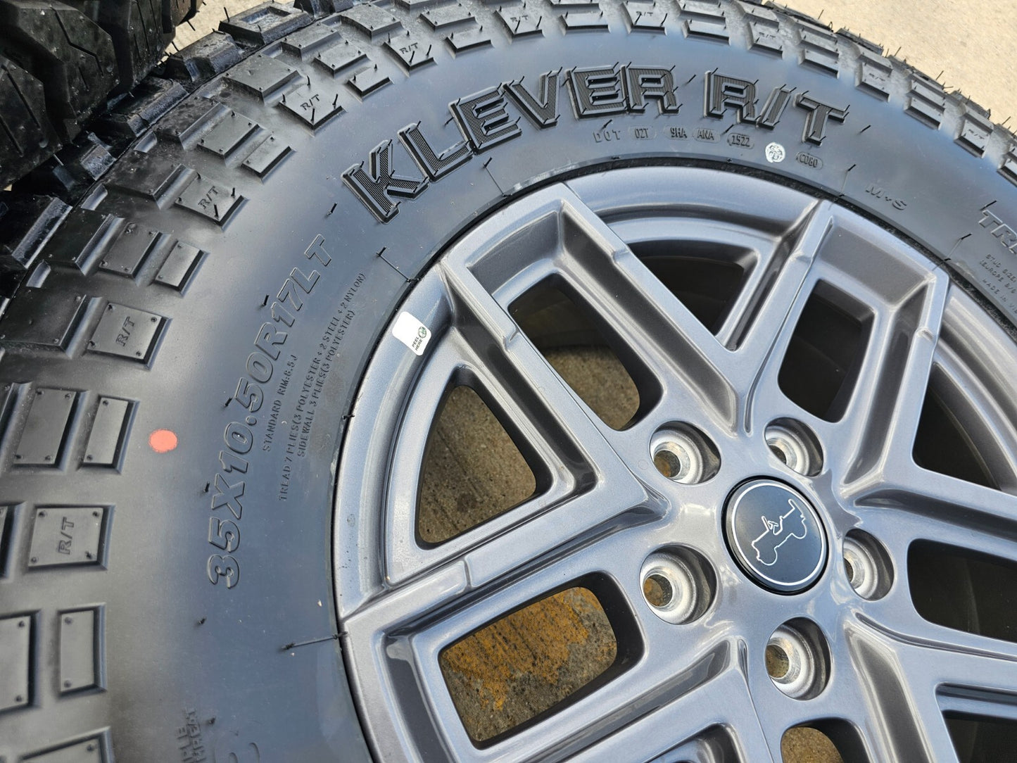 17" Jeep Wrangler Rubicon OEM wheels rims 51649 Gladiator tires NEW 35"