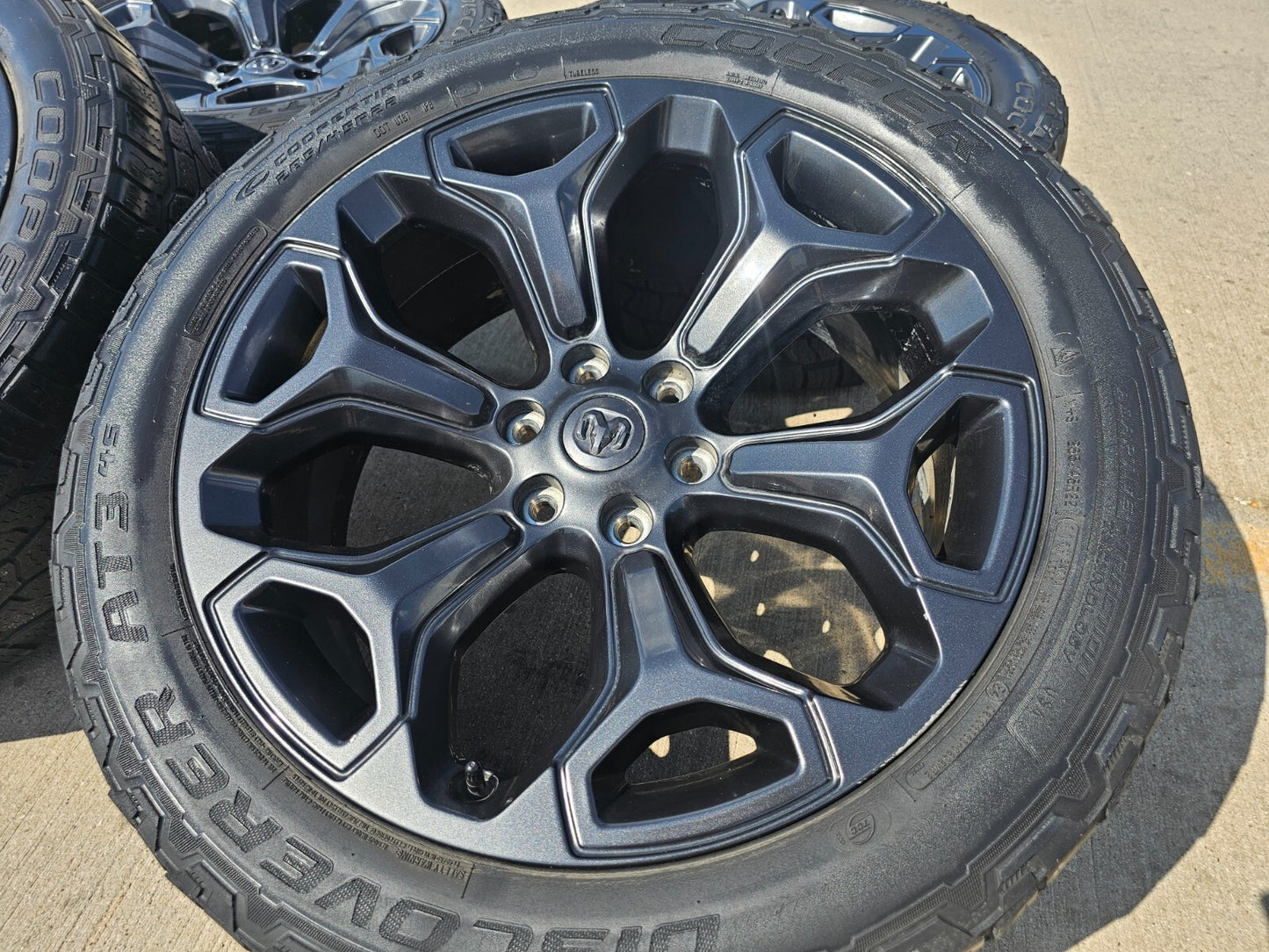 22" Dodge Ram 1500 OEM Laramie wheels LIMITED Gray 2685 2727 tires