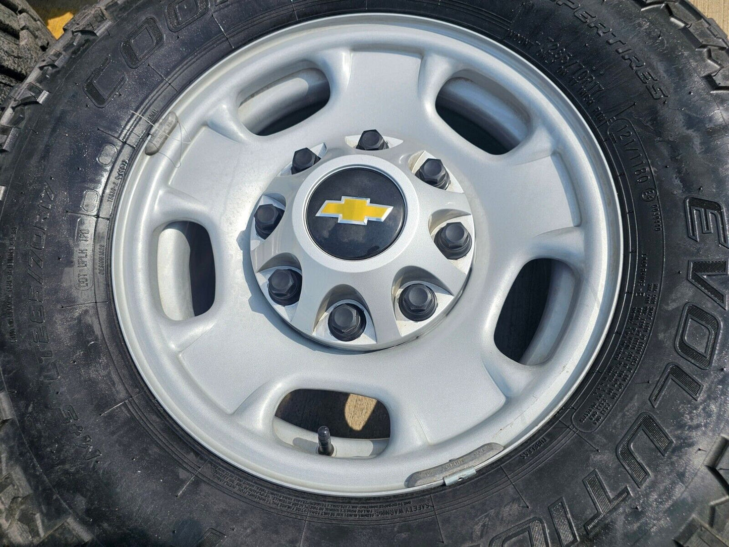 17" Chevy Silverado GMC Sierra 2500 OEM 8095 wheels rims 33" M/T