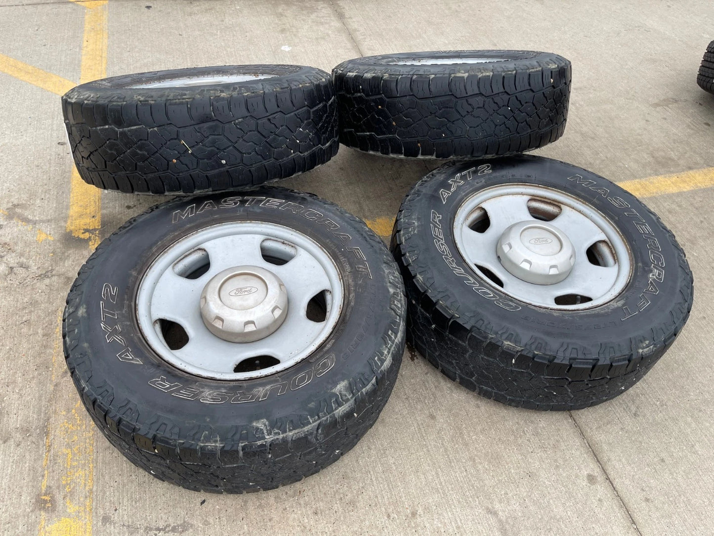 (1) 18" Ford F-250 F-350 OEM 3601 steel spare wheel rim tire