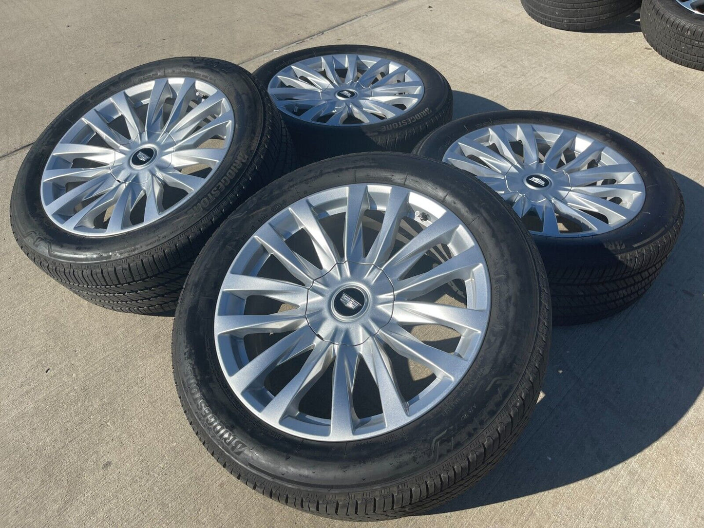 22" Cadillac Escalade Platinum OEM wheels rims 95026 tires