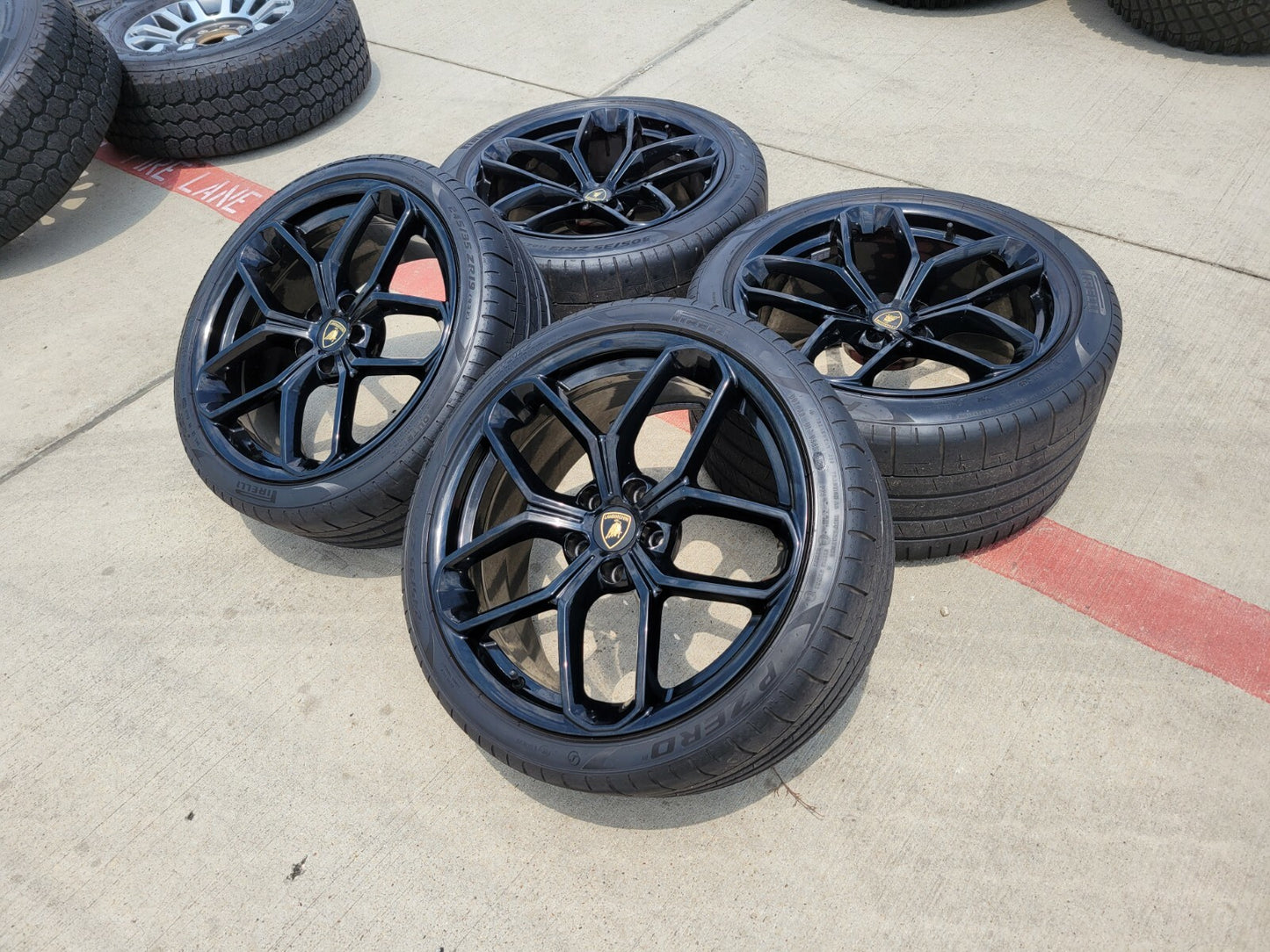 19" Lamborghini Huracan LP580 OEM wheels rims tires OE Kari