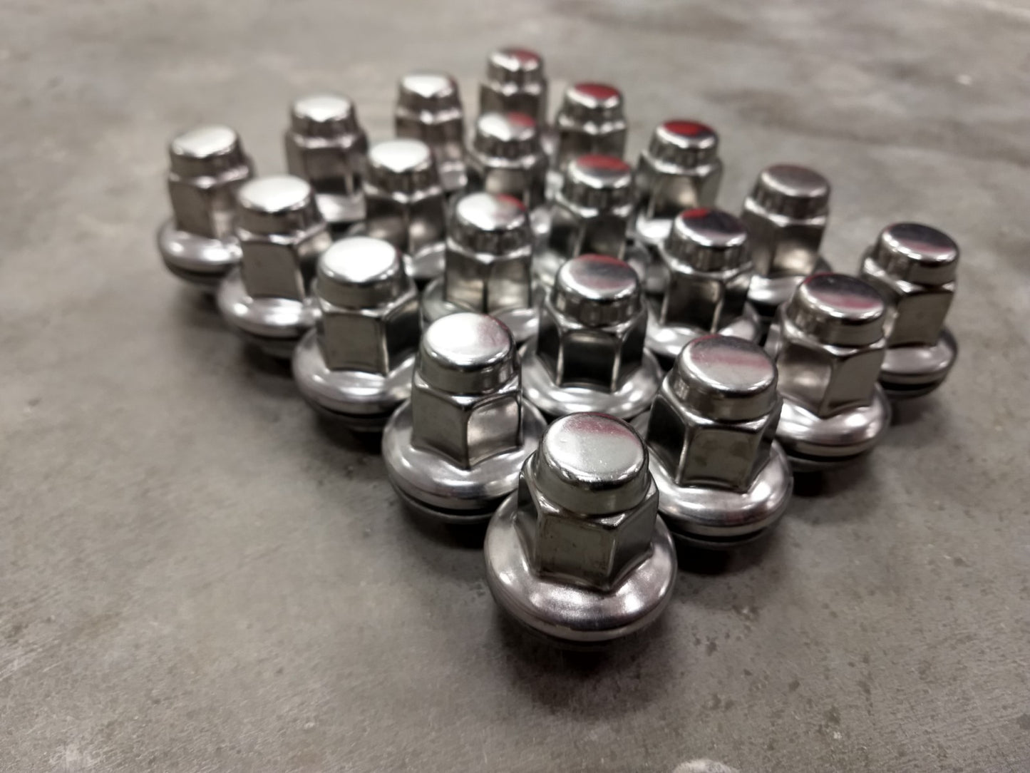 20) 14x1.5 OEM Toyota Tundra lug nuts washer polished LX570 Sequoia Land Cruiser