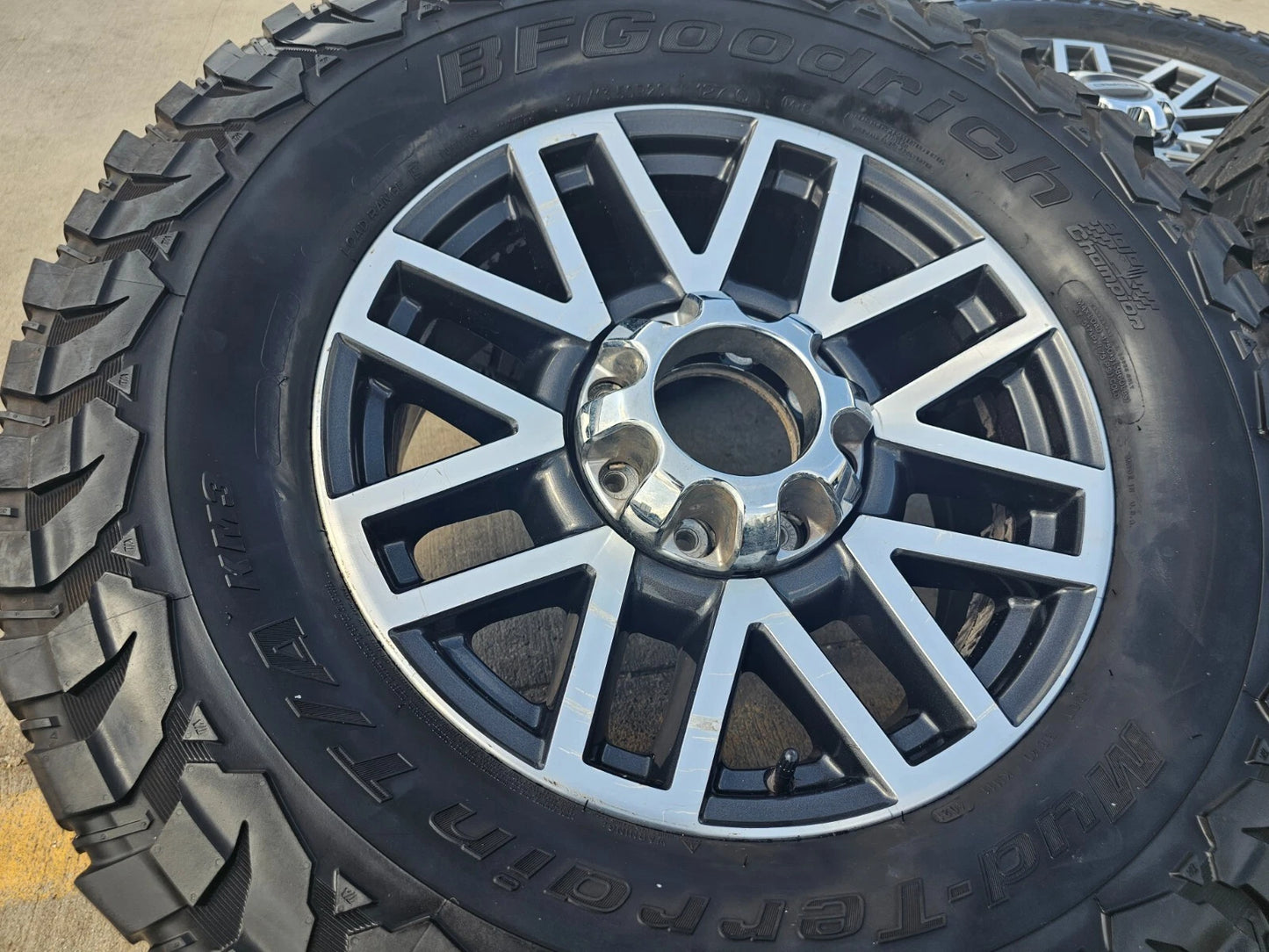 20" Ford F-250 F-350 OEM 10104 LARIAT rims wheels BFG KM2 37"