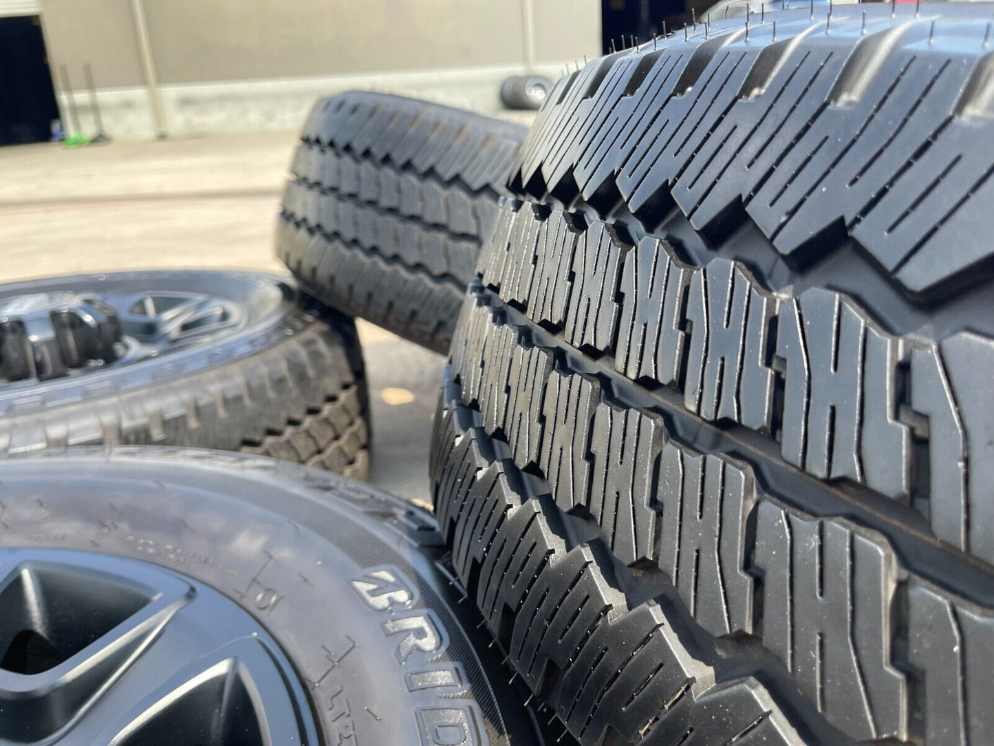 20" Ford F-250 F-350 OEM Lariat Platinum wheels rims 10486 tires 2024 2025 NEW