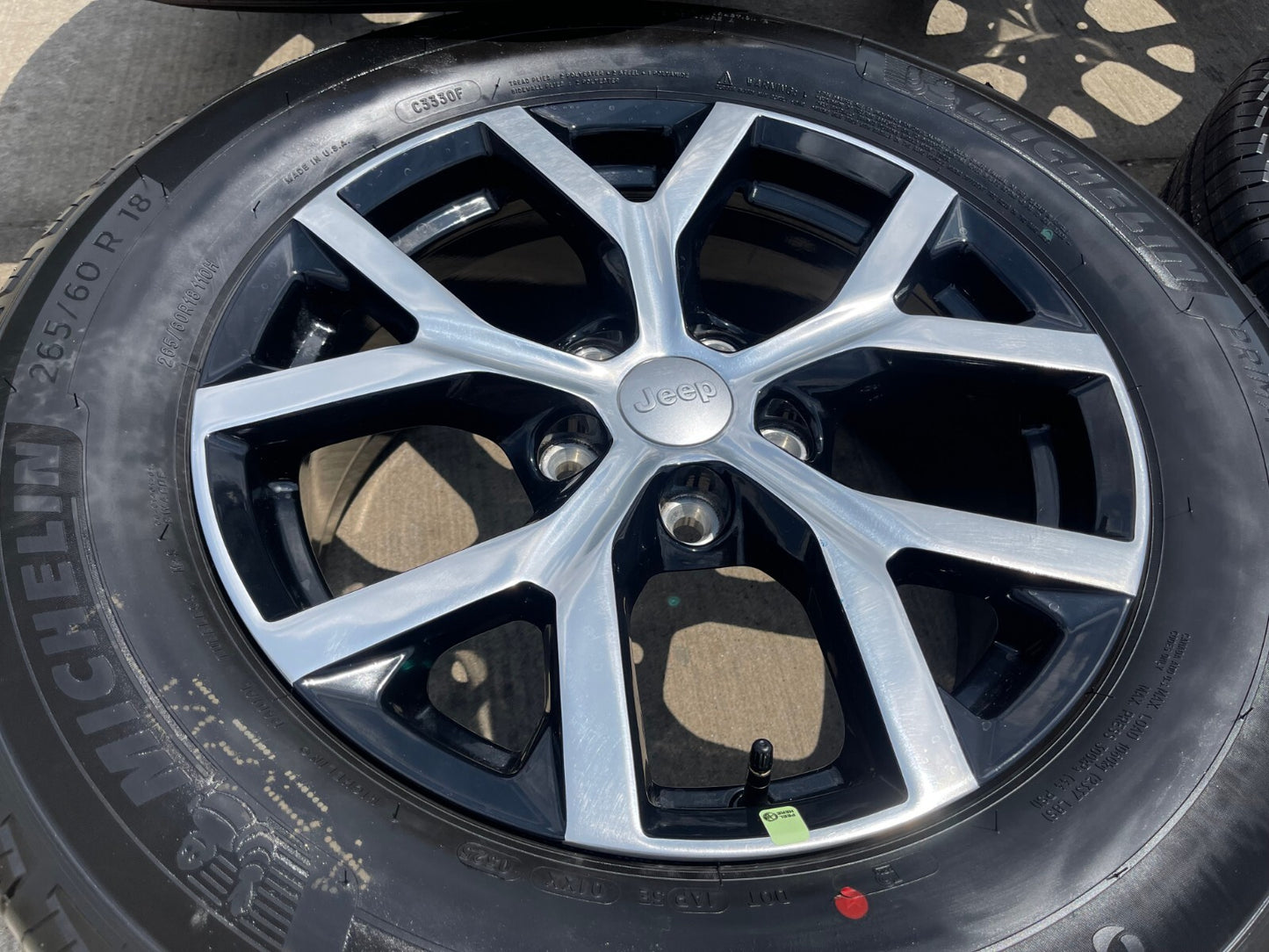 18" Jeep Grand Cherokee L OEM wheels rims 9285 Durango tires 2025 MICHELIN NEW