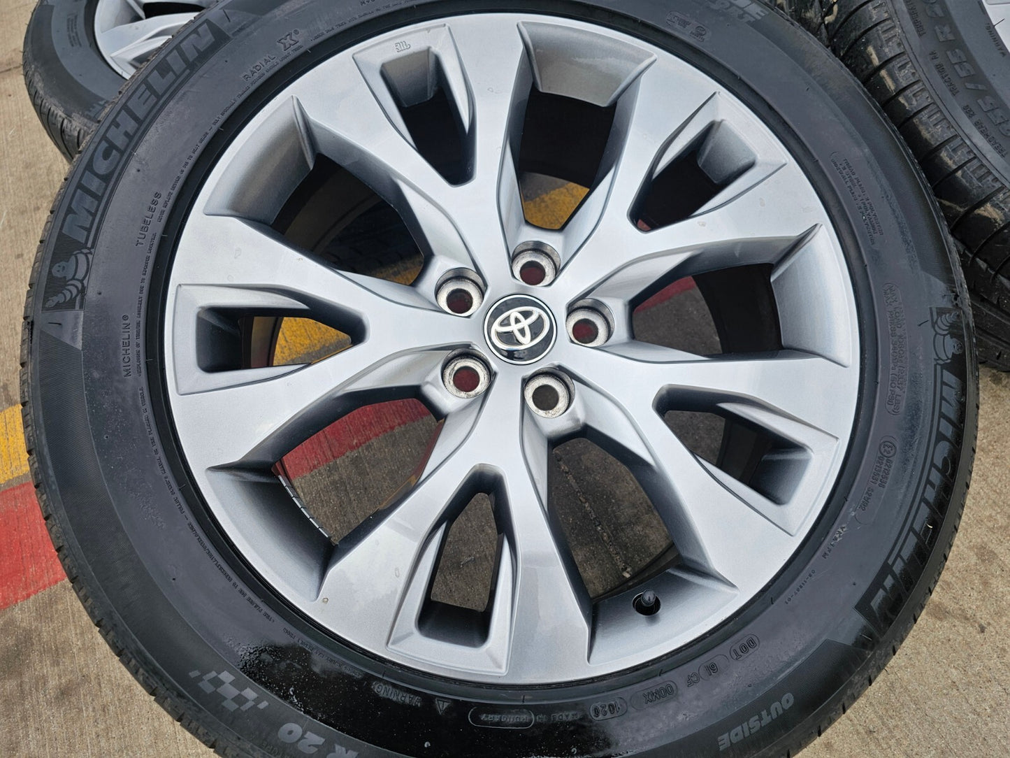 20" Toyota Grand Highlander OEM wheels rims tires Lexus TX350 MICHELIN