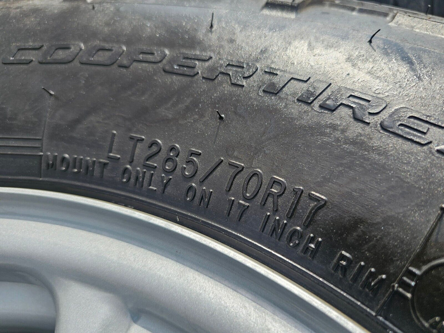 17" Chevy Silverado GMC Sierra 2500 OEM 8095 wheels rims 33" M/T