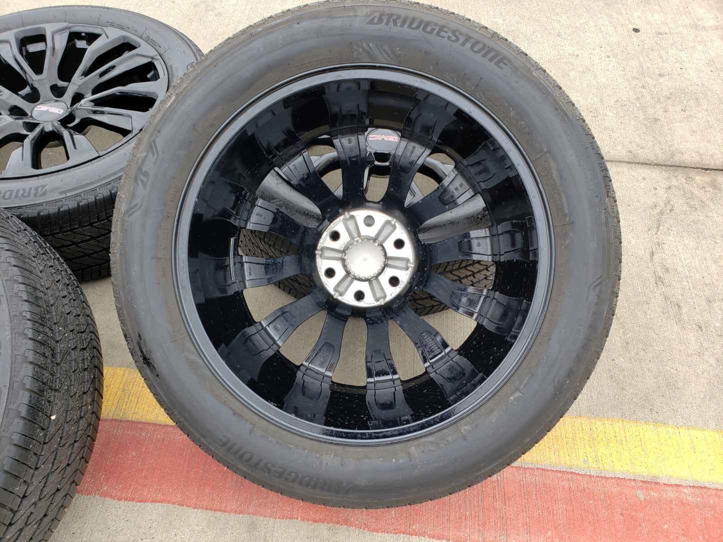 22" GMC Yukon Sierra Chevy Tahoe Silverado OEM wheels rims tires 97000 14025