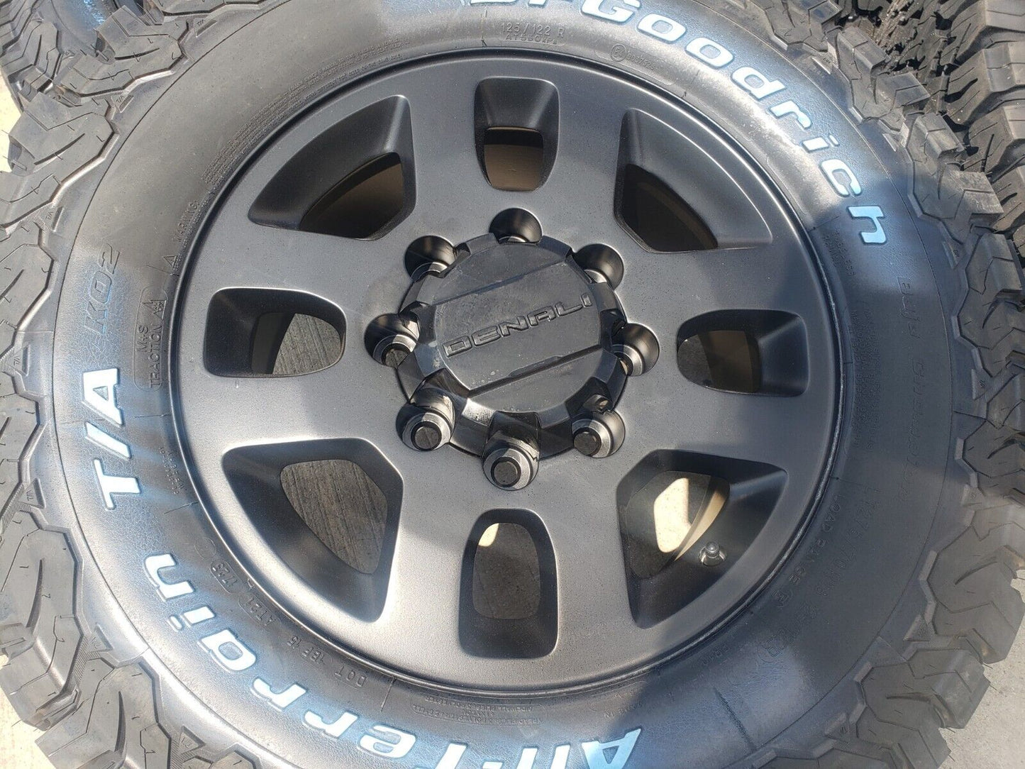 18" GMC Sierra 2500 3500 OEM Chevy 5502 wheels rims NEW BFG