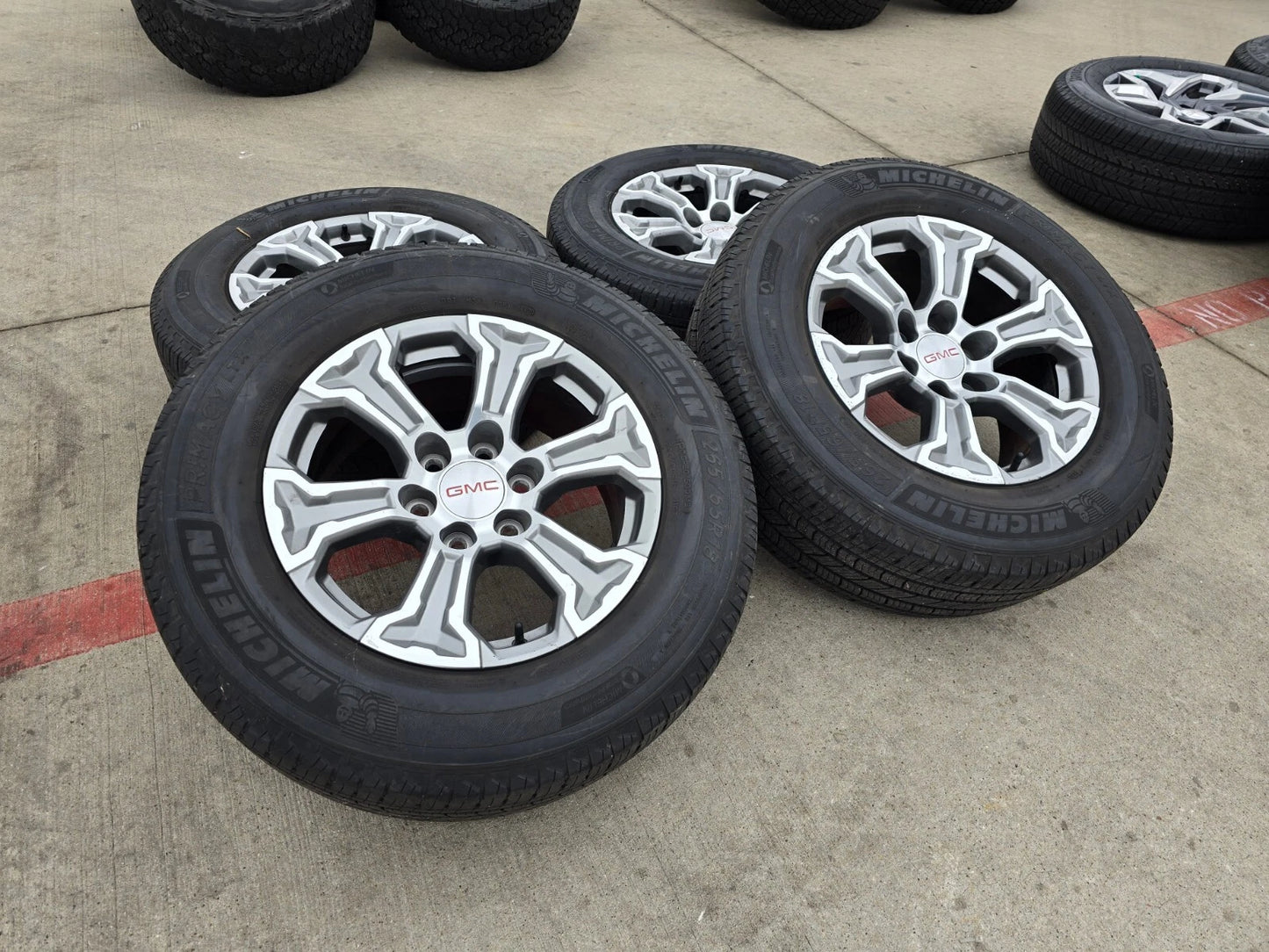 18" GMC Sierra AT4 Chevy Silverado OEM 5910 wheels rims MICHELIN