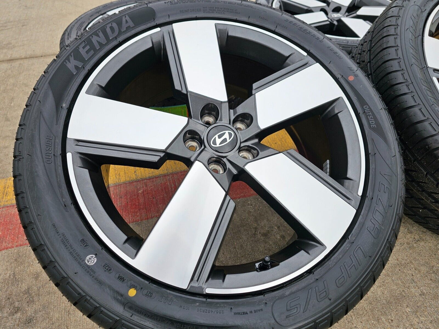 20" Hyundai Santa Fe OEM wheels rims tires 52910R6210 2018 2022 2023 2024 2025