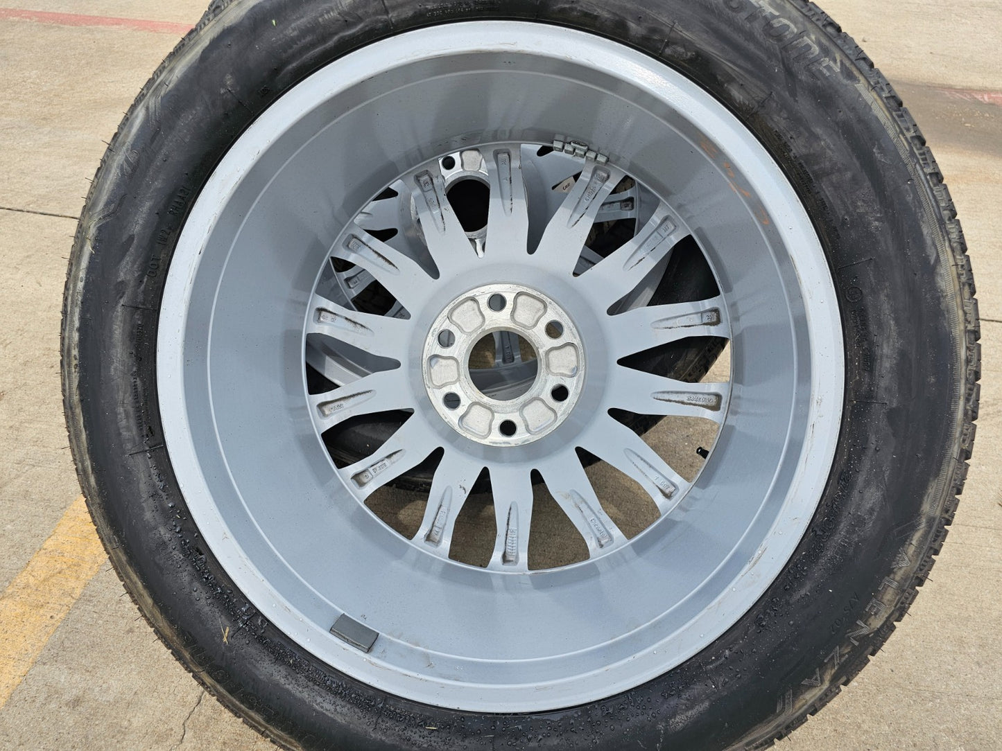 (1) 22" Cadillac Escalade Platinum OEM wheel rims Silver 95026 tire Spare