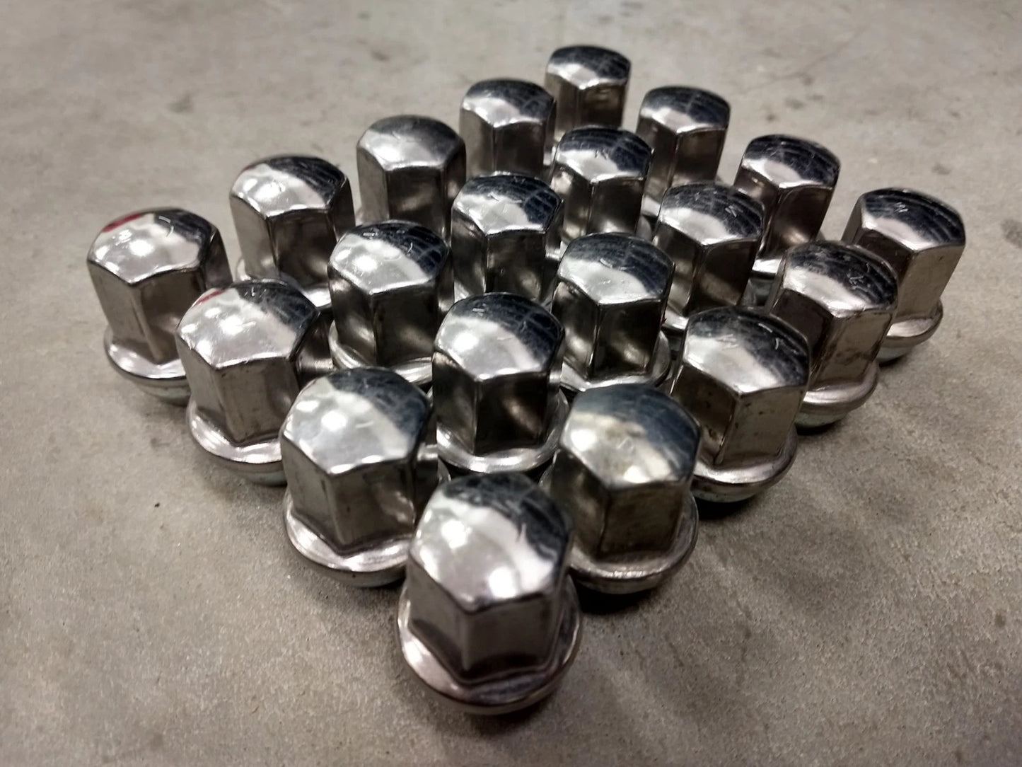 (20) 14x1.5 OEM Dodge RAM 1500 Charger Challenger SRT lug nuts polished OE