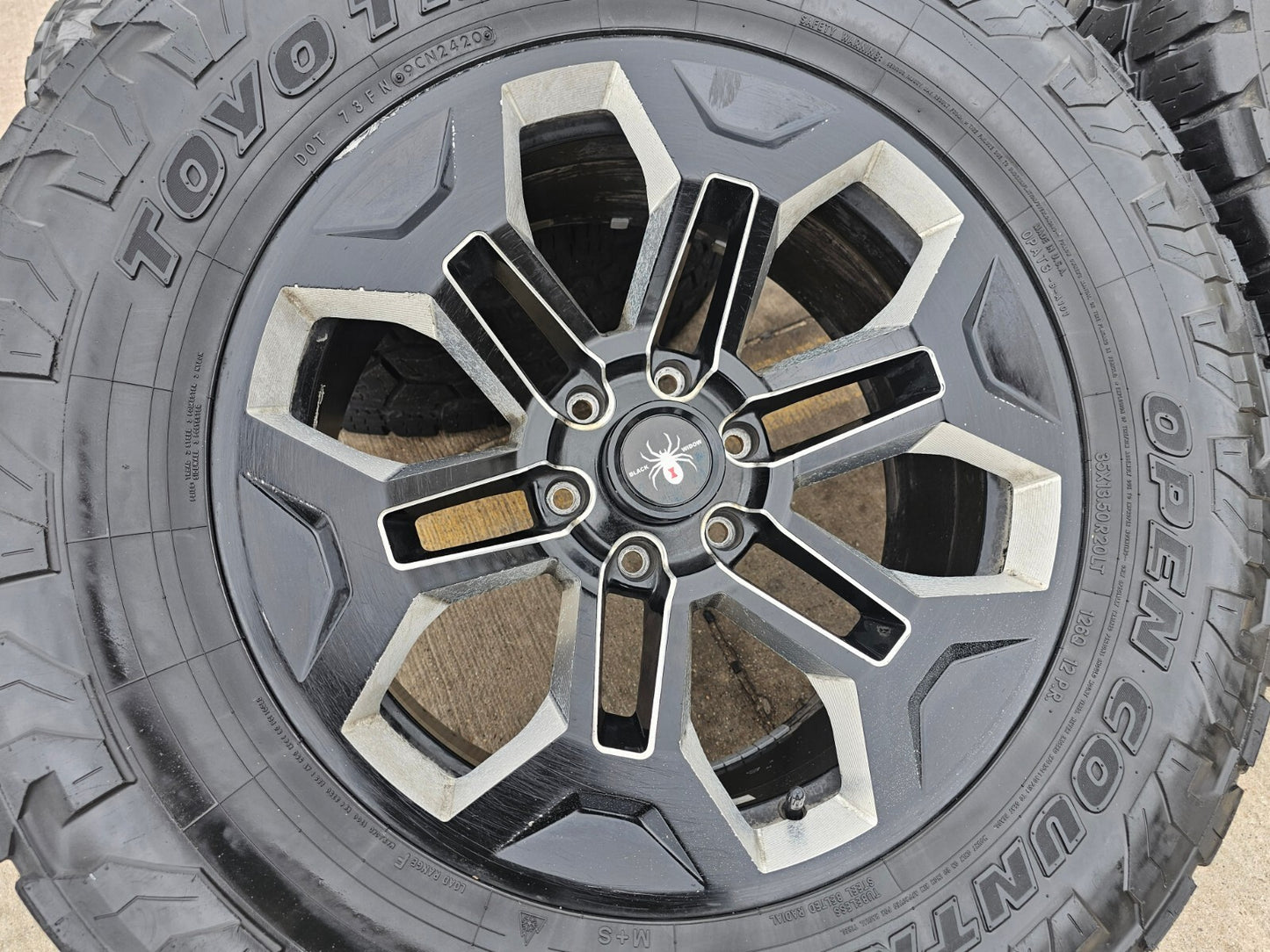 20" 20x9 Black Widow Chevy Silverado Tahoe OEM GMC Sierra wheels rims 35" TOYO