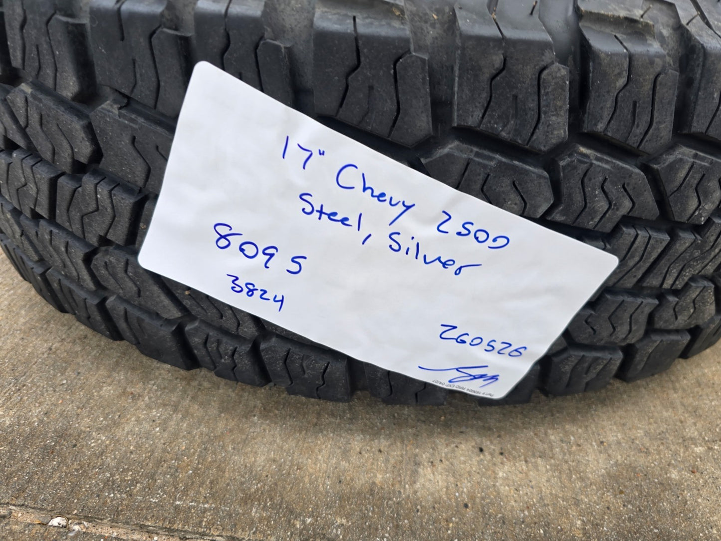 17" Chevy Silverado GMC Sierra 2500 OEM 8095 wheels rims tires A/T GREAT TREAD!!