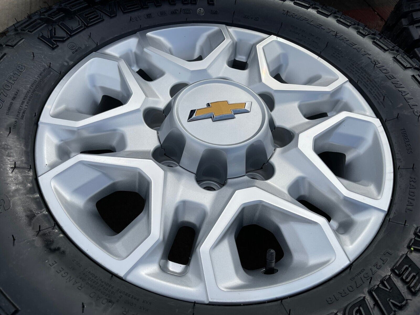 18" Chevy Silverado 2500 3500 OEM 5959 wheels rims tires 2022 2023 2024 2025 NEW