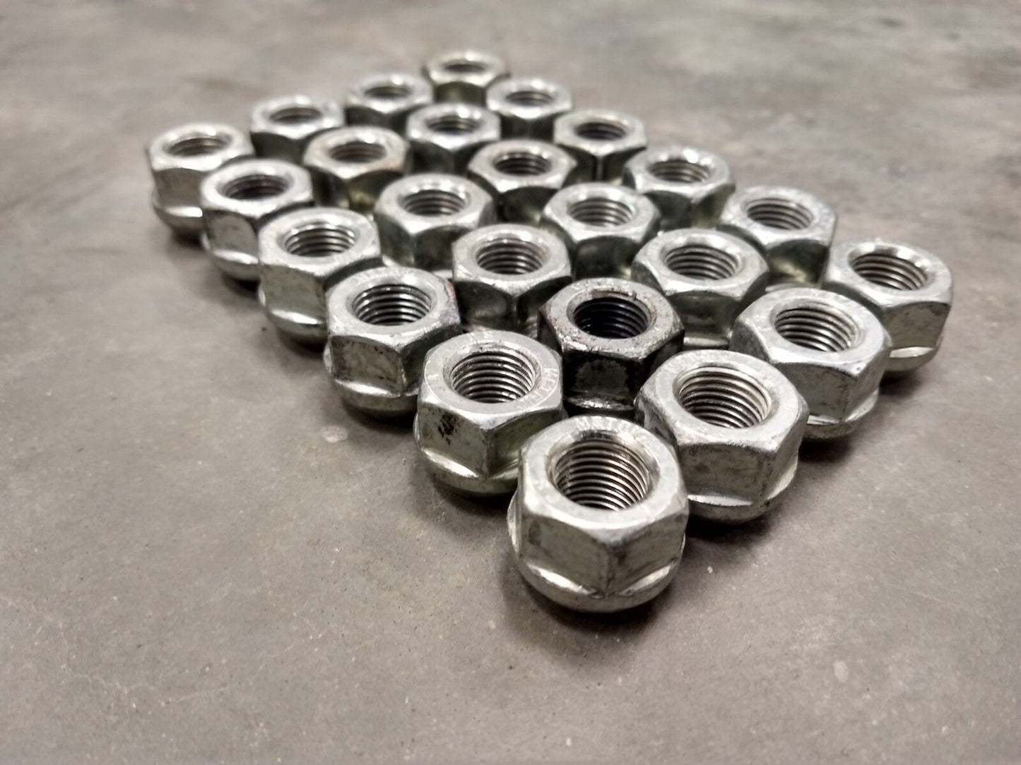 (24) OEM GM lug nuts open end 1500 Chevy Silverado GMC Cadillac 14x1.5 2017 2018