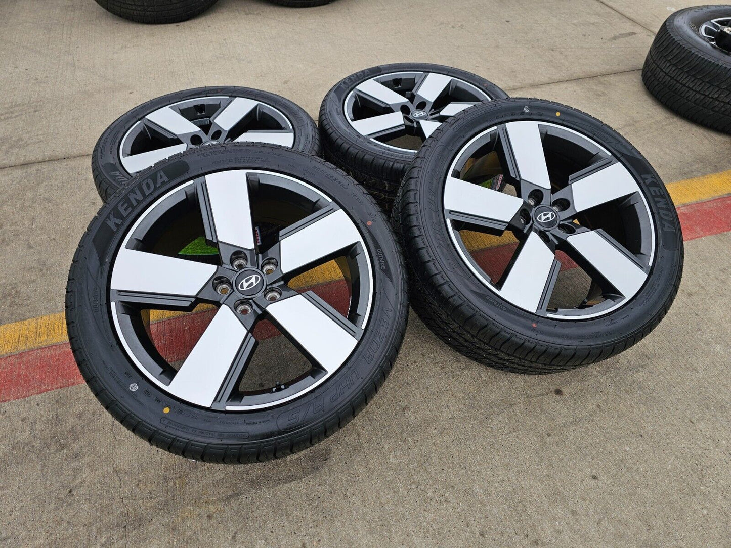 20" Hyundai Santa Fe OEM wheels rims tires 52910R6210 2018 2022 2023 2024 2025