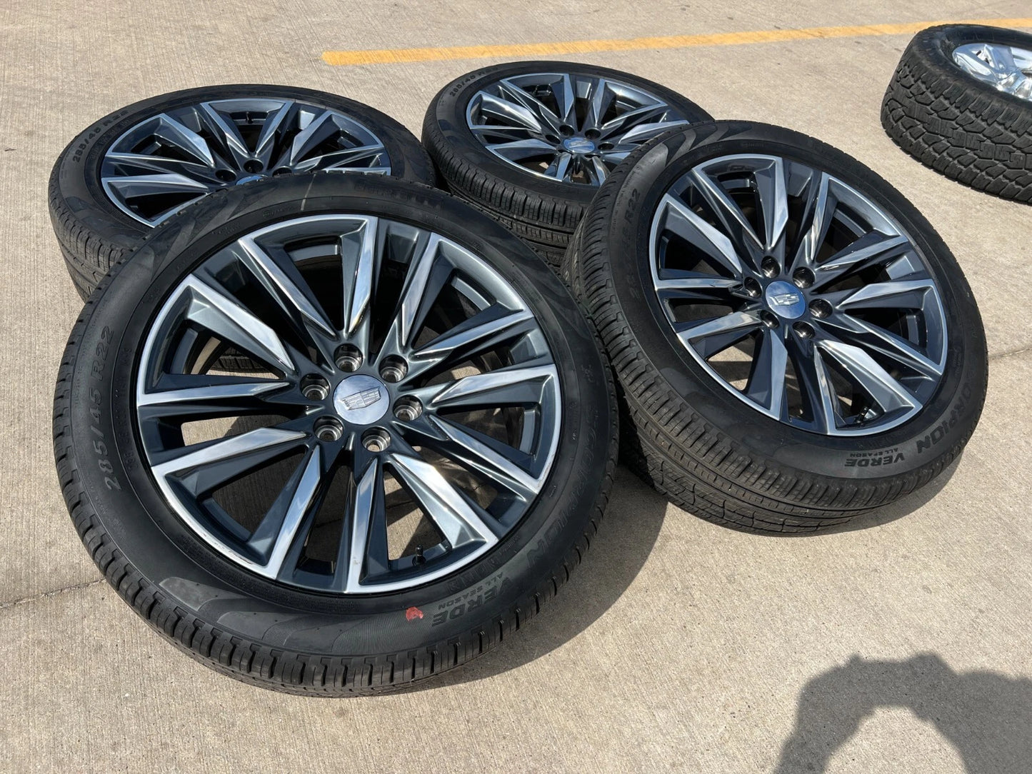 22" Cadillac OEM wheels rims GMC Sierra Escalade 95028 tires PIRELLI NEW