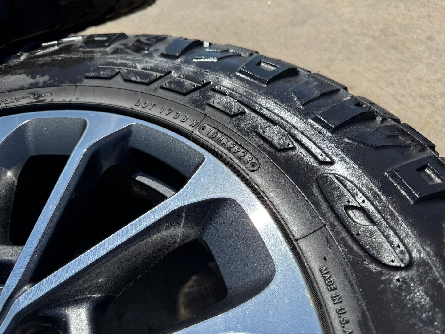 18" Ford F-150 OEM rims wheel 10169 tires Expedition NITTO