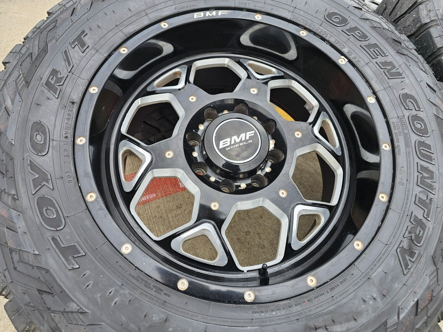 20x12 Moto Metal MO985 Chevy Dodge Ram 2500 3500 wheels rims 8x165 8x6.5 37"