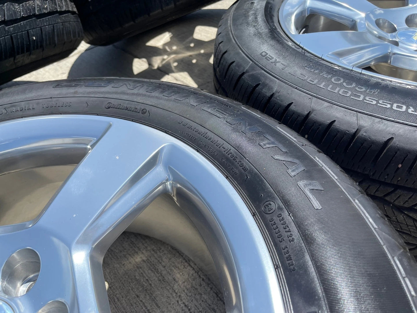 20" Chevy Silverado Tahoe Suburban OEM 5652 wheels rims tires CONTINENTAL